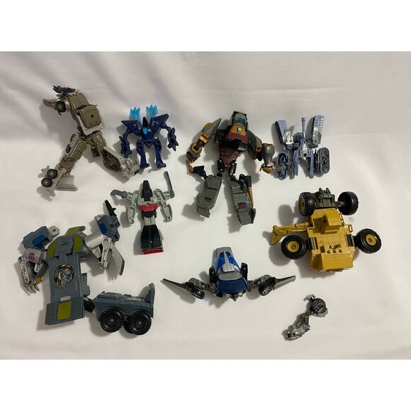 Transformers Character Collection – Generation, Robots in Disguise Studio Series - Picture 5 of 14